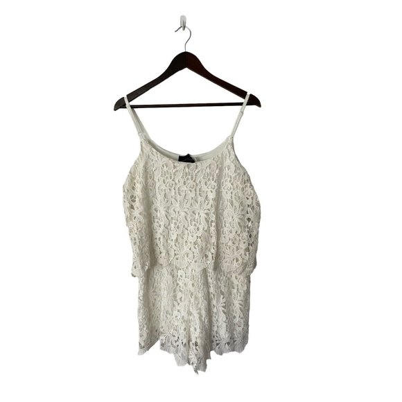 Romeo & Juliet Couture Crochet White/Ivory Romper new with tags size L - Picture 1 of 2